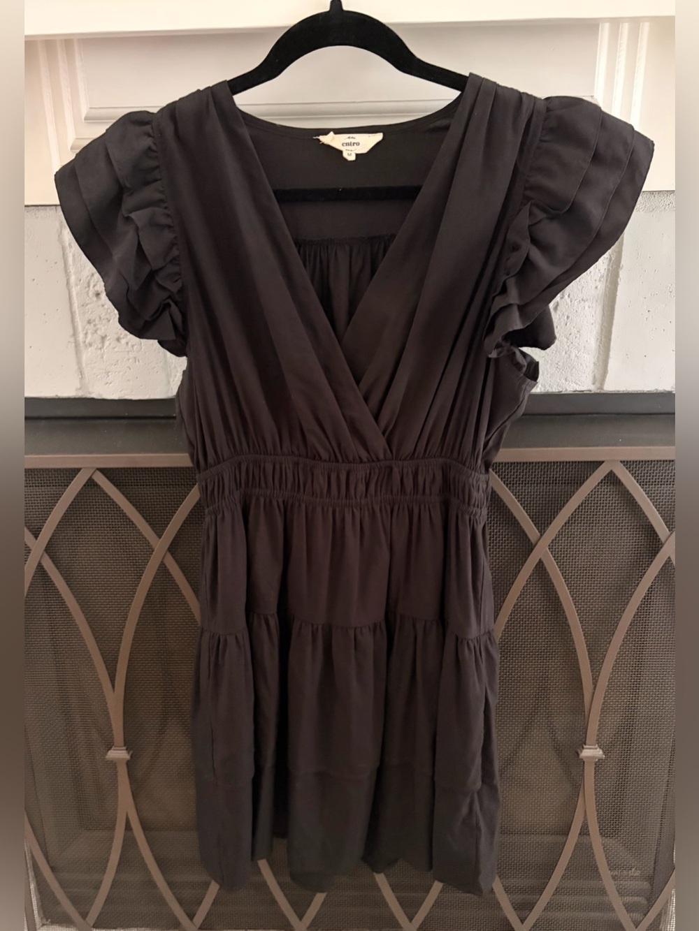 entro Black Ruffle-Sleeve V-Neck Mini Dress/size med